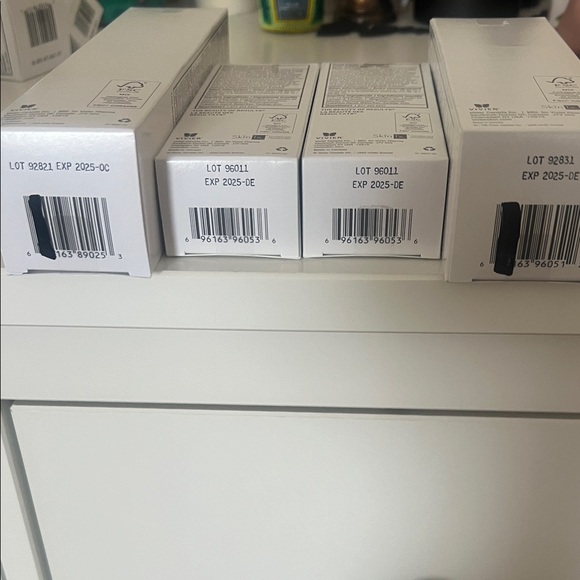 ViVI Acne Treatment Collection - White - Picture 2 of 2